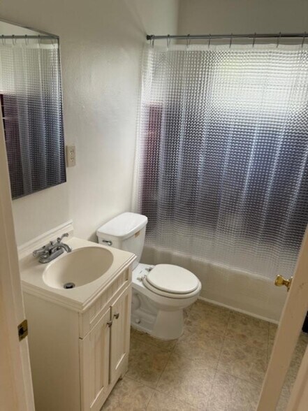 Building Photo - 2101 Perkins Ln