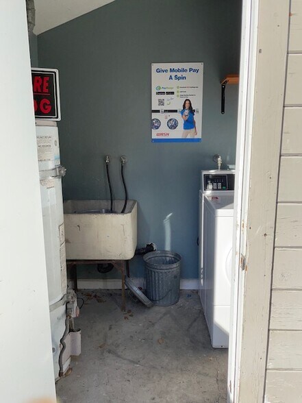 laundry room - 1066 Sherwood Ave