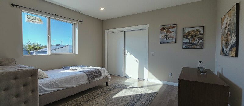 Building Photo - 10663 Encino Ave