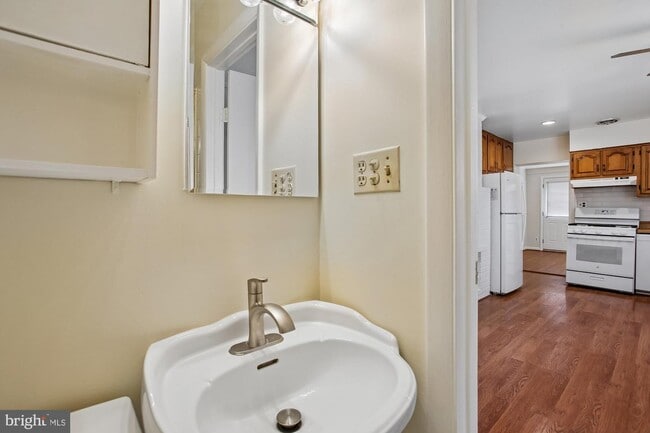 Building Photo - 6621 Edsall Rd