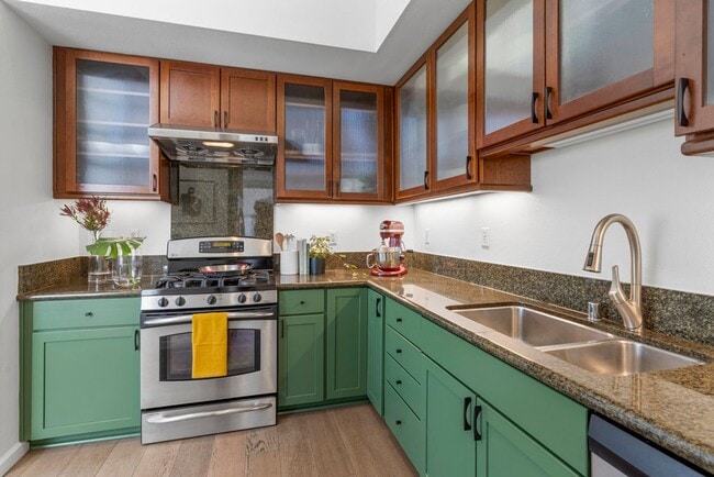 Building Photo - 1364 Powell St