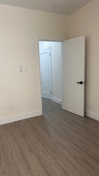 Building Photo - 739 S Chevy Chase Dr