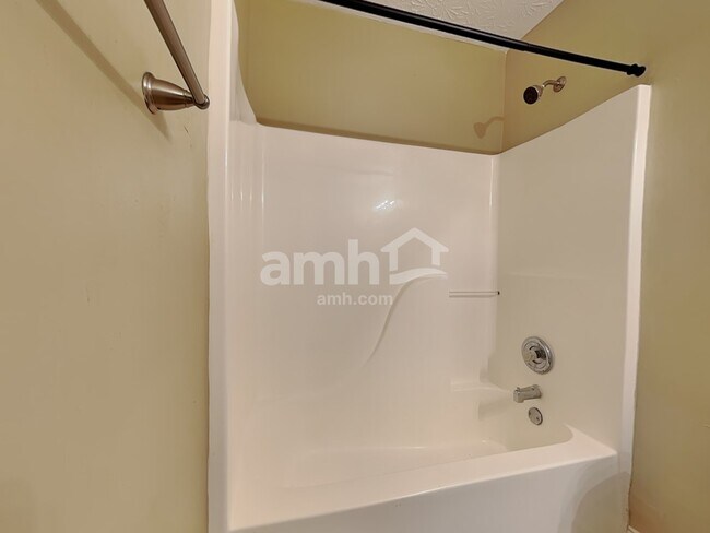 Building Photo - 7184 Franklin Madison Rd