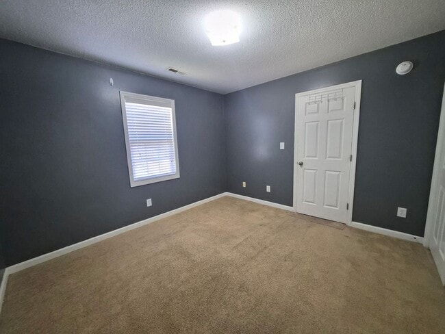 Building Photo - 305 Rack Ln