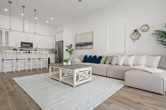 Building Photo - Gorgeous New Constriction House in Tampa - B