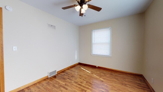 Building Photo - 3 Bedroom, 3 Bathroom House