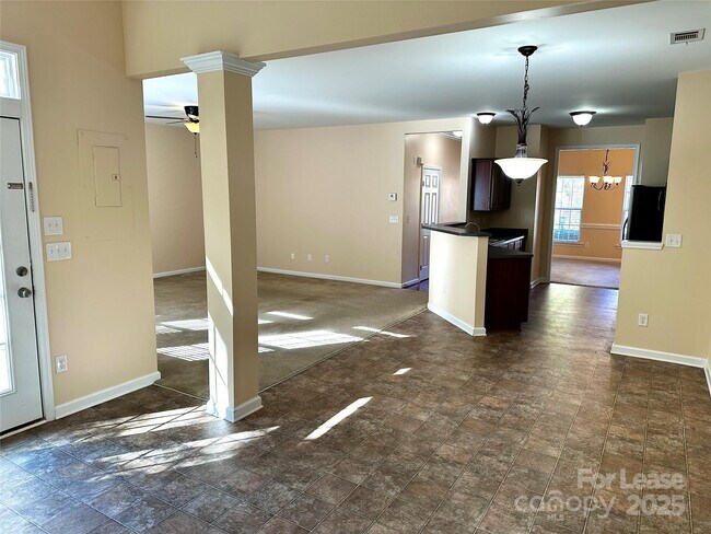 Building Photo - 7946 Mariners Pointe Cir