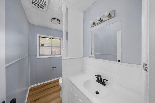 Building Photo - 2814 NW 34th St