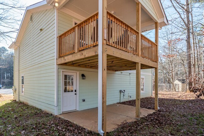 Building Photo - 27 W Ridge Dr SE