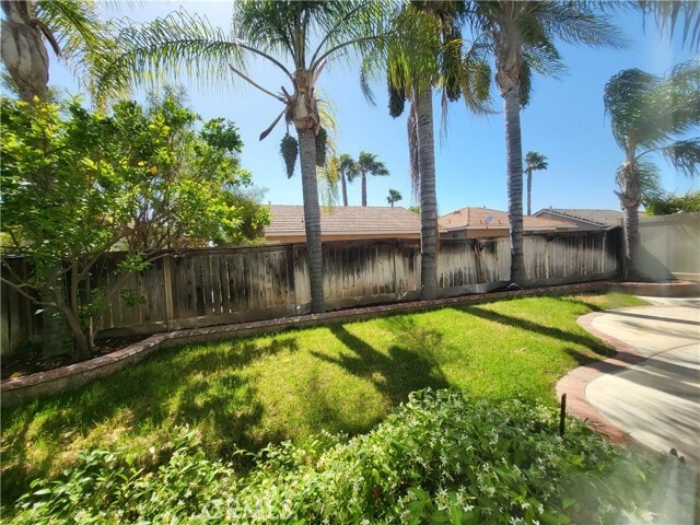 Building Photo - 42135 Chestnut Dr