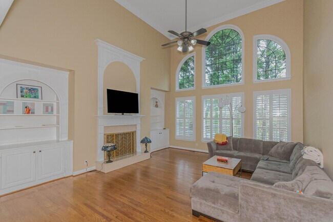 Building Photo - 1450 Hillcrest Heights