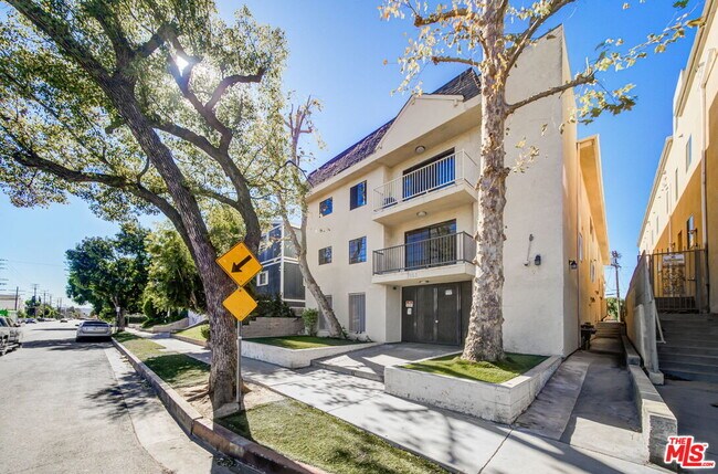 Building Photo - 7453 Haskell Ave