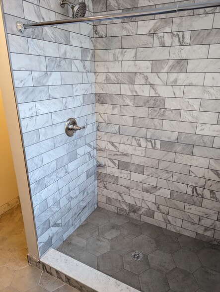 Building Photo - 3322 W Catalpa Ave