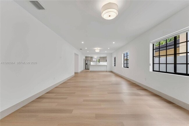 Building Photo - 456 SW 20th Rd