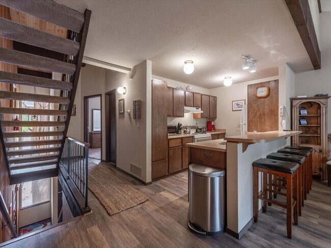 Building Photo - SKI LEASE: Townhome w/Fireplace, 2 Decks &...