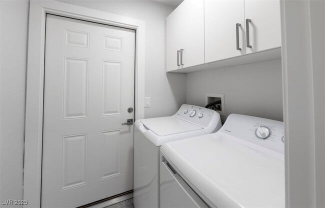 Building Photo - 1711 Sycamore Ave