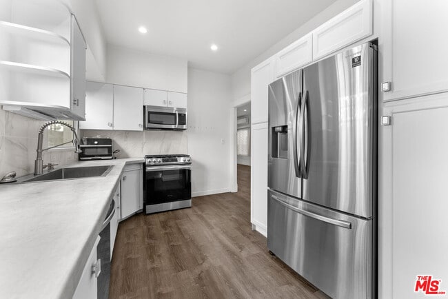 Building Photo - 33 Wavecrest Ave