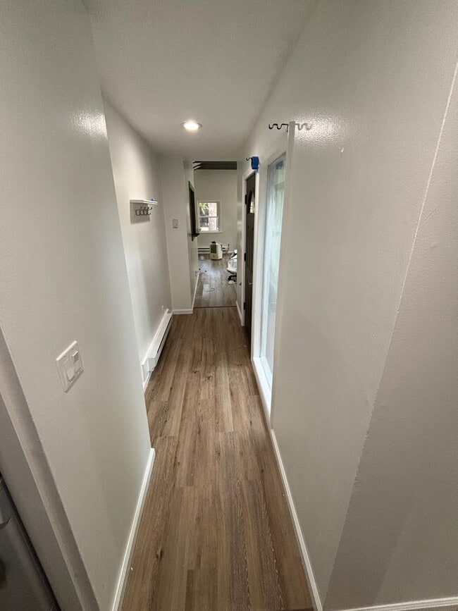 Building Photo - Beautifully remodeled 3 bedroom home in an...