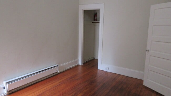 Building Photo - 1 bedroom w/ Washer and Dryer**Excellent City View! Open Sat/Sun, 3-4.