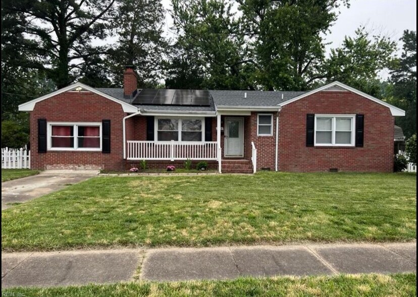 Building Photo - 2754 Greendale Ave