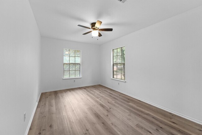 Building Photo - 2247 Oak Shores Dr
