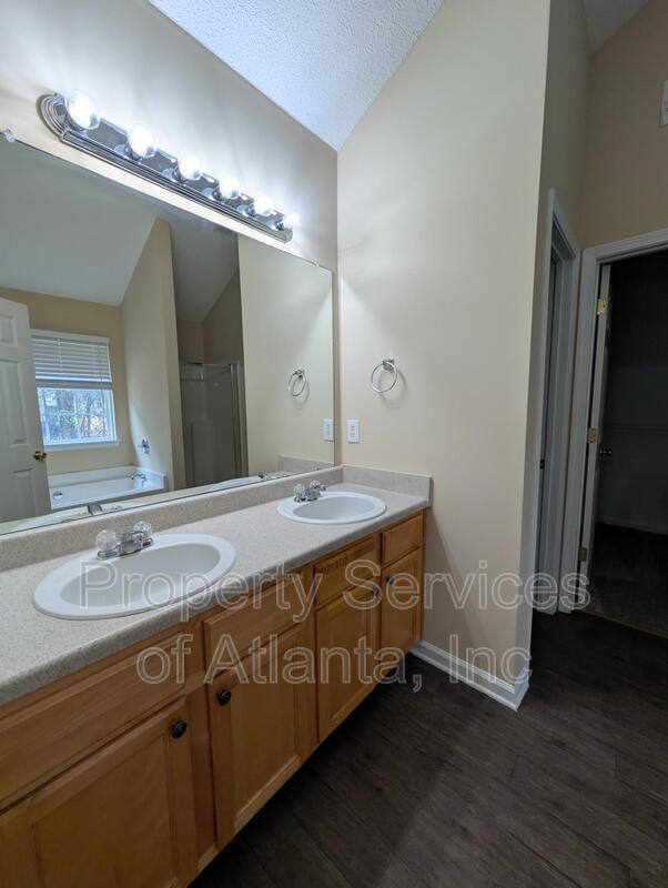 Building Photo - 704 Denise Ct