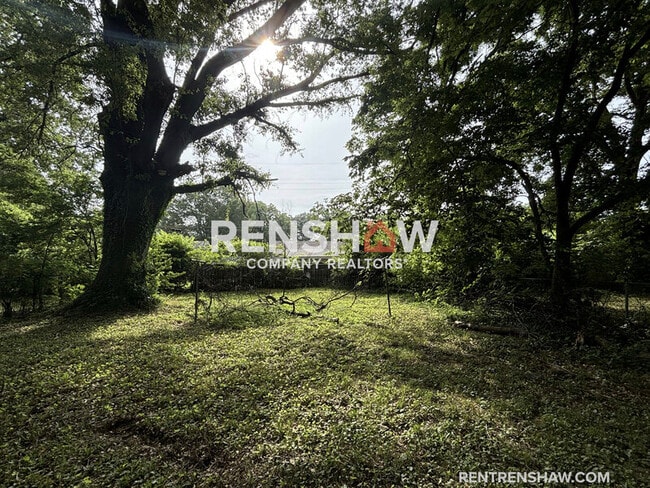 Building Photo - 1580 Hugenot St