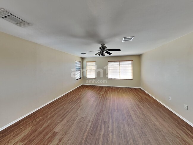 Building Photo - 8530 E Pena Blanca Dr