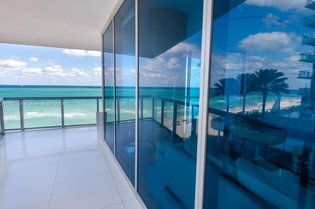 Building Photo - 17001 Collins Ave