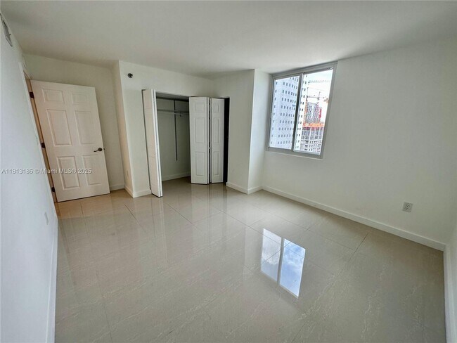 Building Photo - 850 N Miami Ave