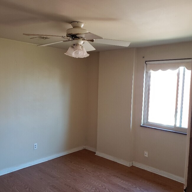 Building Photo - 5141 Sumter Ave