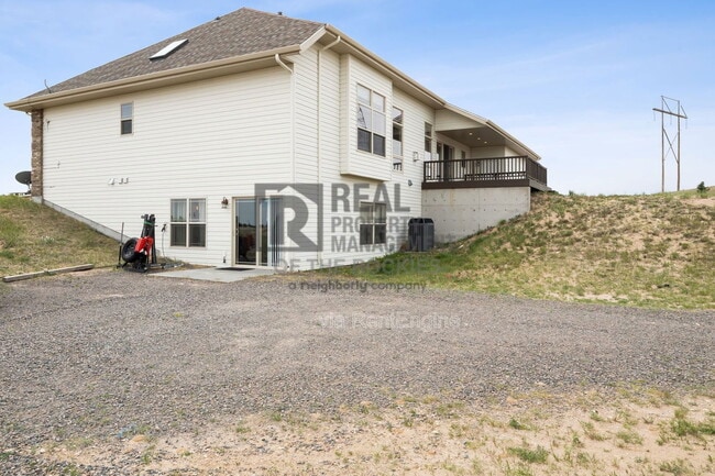 Building Photo - 3348 Hales Ranch Rd