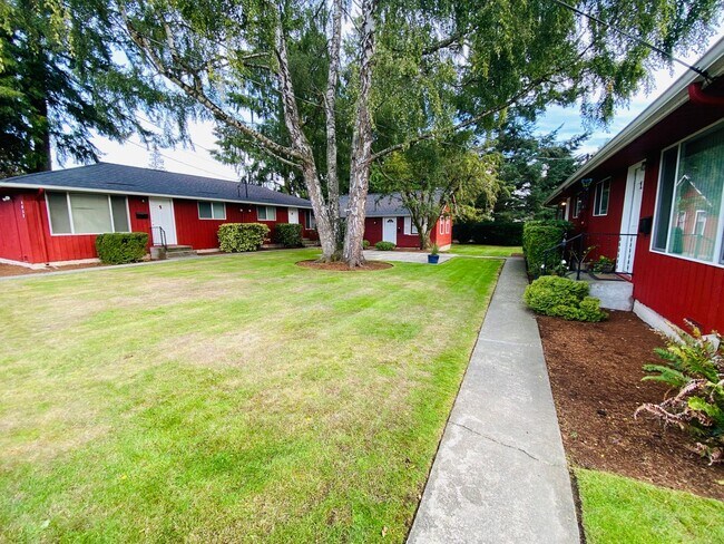 Building Photo - Charming 2-Bedroom Apartment at Fowler Court with In-Unit Washer/Dryer & Extra Storage