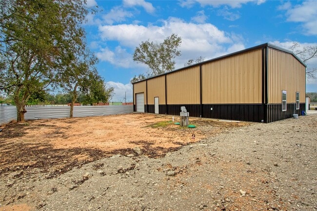 Building Photo - 13051 Pleasant Valley Dr