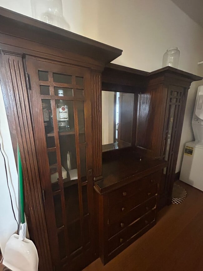 Building Photo - 1929 W Larchmont Ave