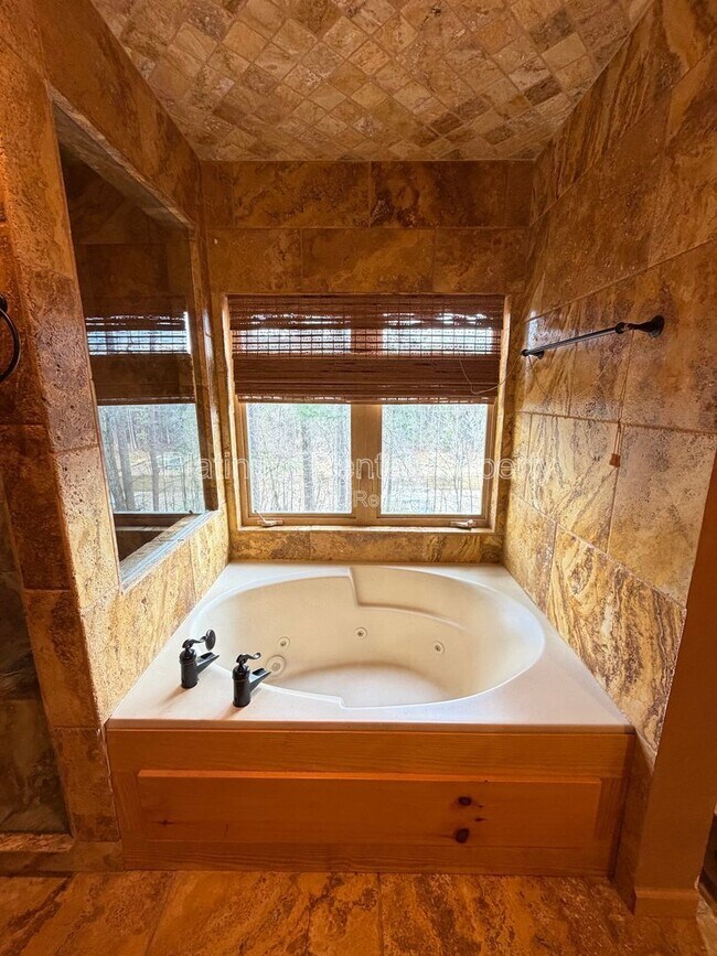 Building Photo - 835 Timber Lake Trail