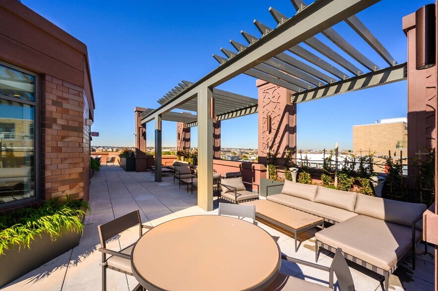 Building Photo - 810 O St NW