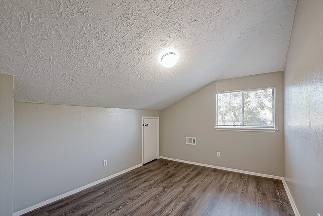 Building Photo - 5105 Beaver Hollow Dr