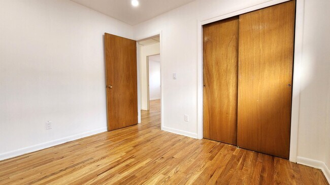 Building Photo - 412 72nd St