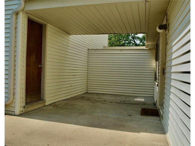 Building Photo - 335 Elan Ct