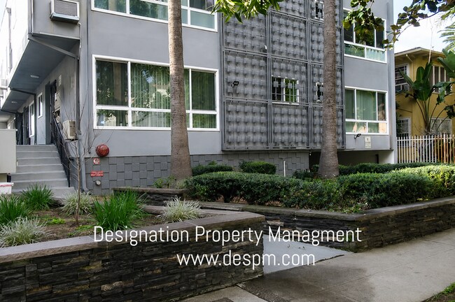Building Photo - 7638 Hampton Ave