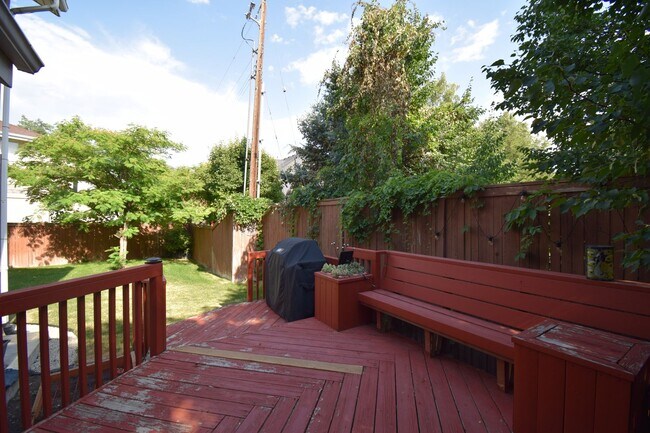 Building Photo - 2122 Rainbow Point Dr