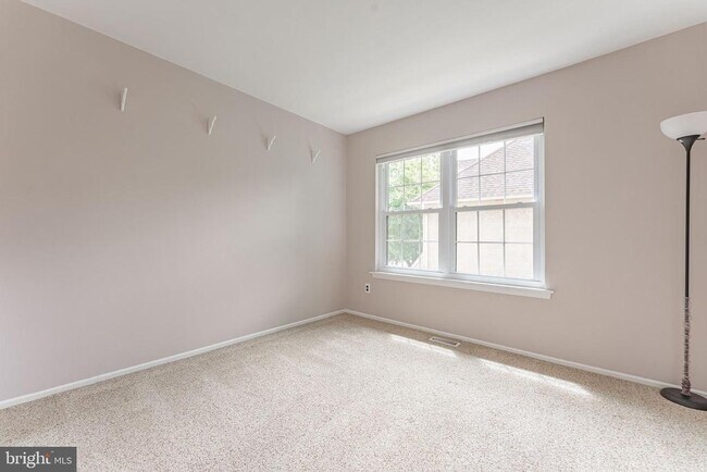 Building Photo - 11 Chateau Cir