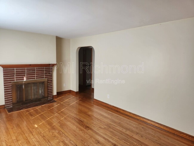 Building Photo - 831 Newkirk Dr