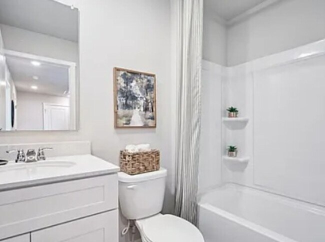 Building Photo - 353 Juniper Dr