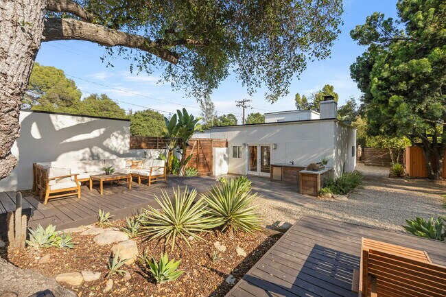 Building Photo - 701 Canada St