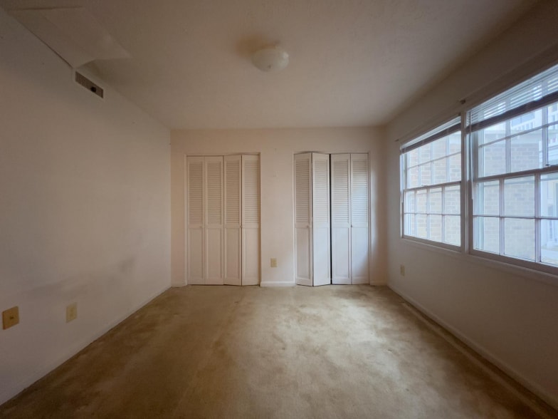 Building Photo - 405 72nd Ave N