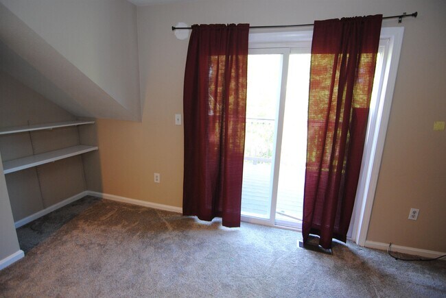 Building Photo - 77 Cadogan Way