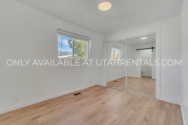 Building Photo - 680 N 400 W