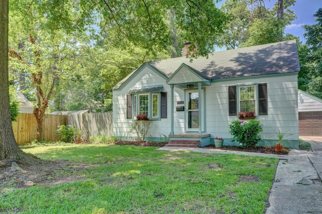 Building Photo - Charming Cape Cod Home - Fenced Yard, Deta...